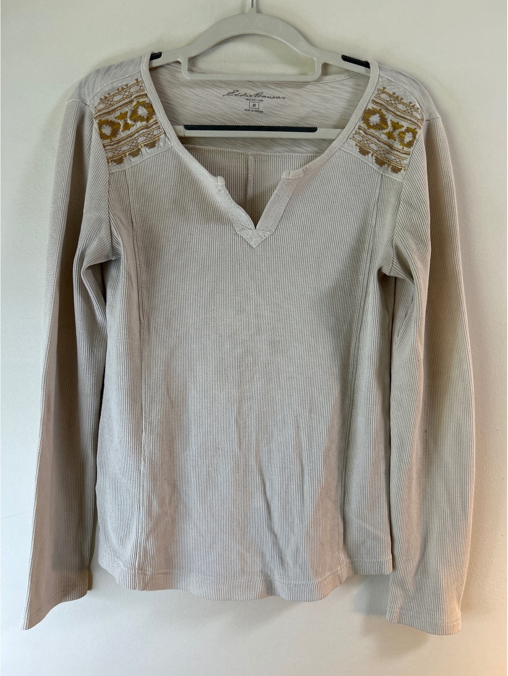Women’s Eddie Bauer Medium Cream Long Sleeve Split V-Neck Embroidered Top